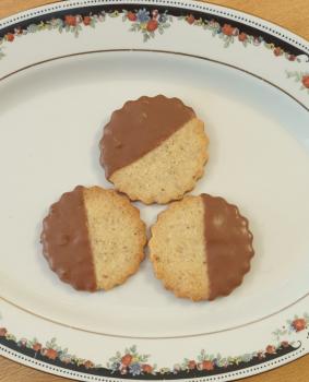 Haselnusstaler mit Schokolade