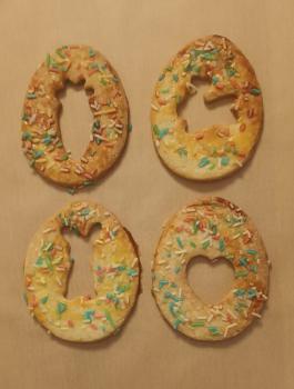 Frisches Selbstgebackenes Buttergebäck mit Streusel (Ostern)