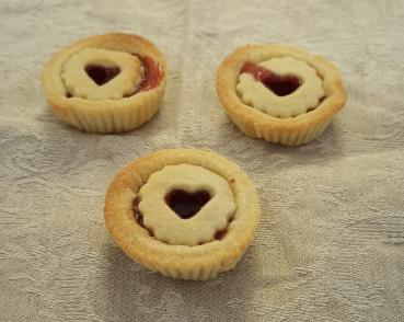 Preview: Butterteig Küchle mit Himbeergelee Füllung