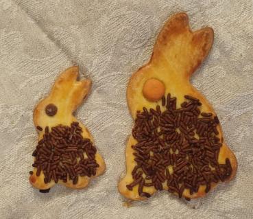 Frische Selbstgebackene Buttergebäck Hasen mit Schoko Streusel (Ostern)