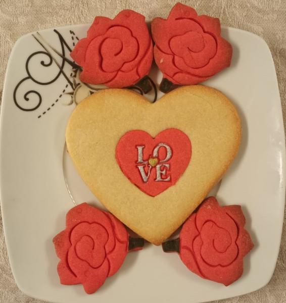 Buttergebäck Herz (Love) mit 4 Rosen zum Valentinstag