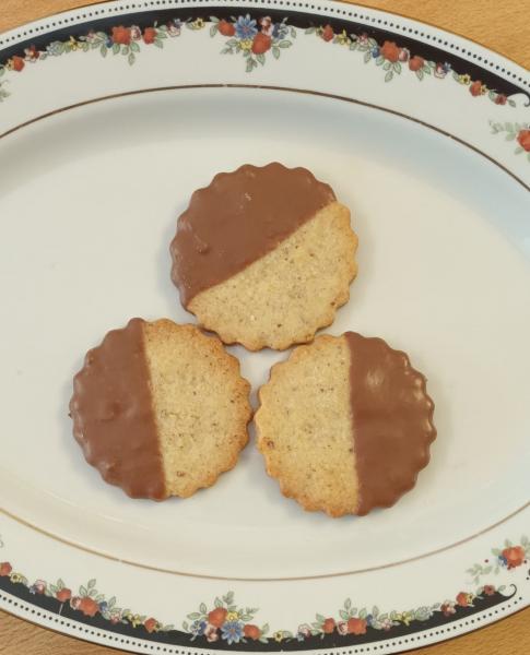 Haselnusstaler mit Schokolade