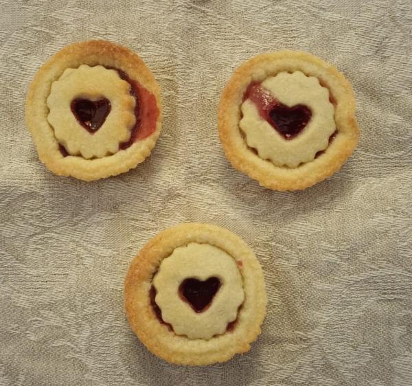 Butterteig Küchle mit Himbeergelee Füllung